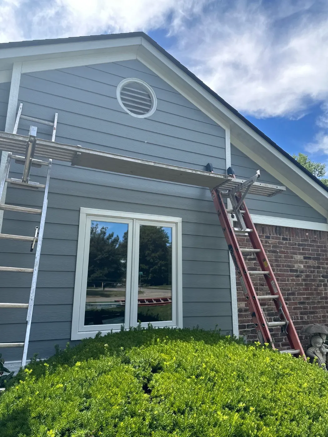 Trim and flashing detail on a Hunters Pointe siding job